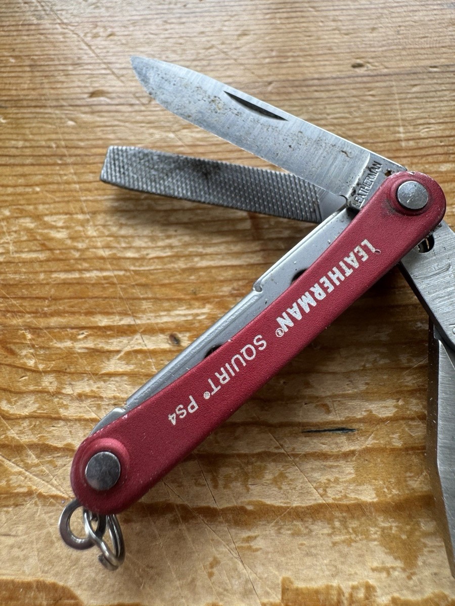 bom0305様 Leatherman® Squirt® PS4 Multi Leatherman SQUIRT PS4 Multi-Tool With Pliers Scissors Knife Red