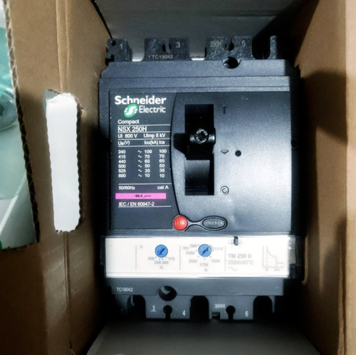 LV431670 Circuit Breaker LV431670 Expedited / US Free TAX - Picture 3 of 3