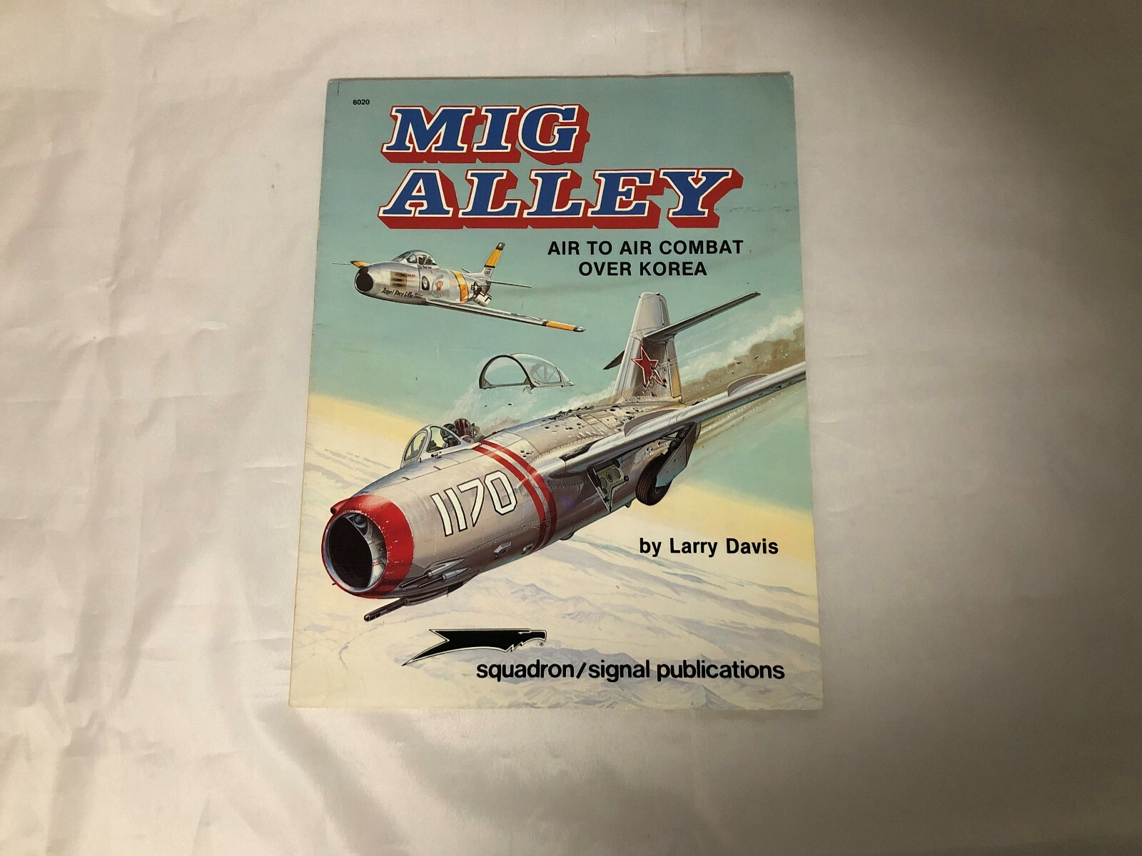 MiG Alley by Larry Davis (Paperback, 1979) 0897470818 Good Condition