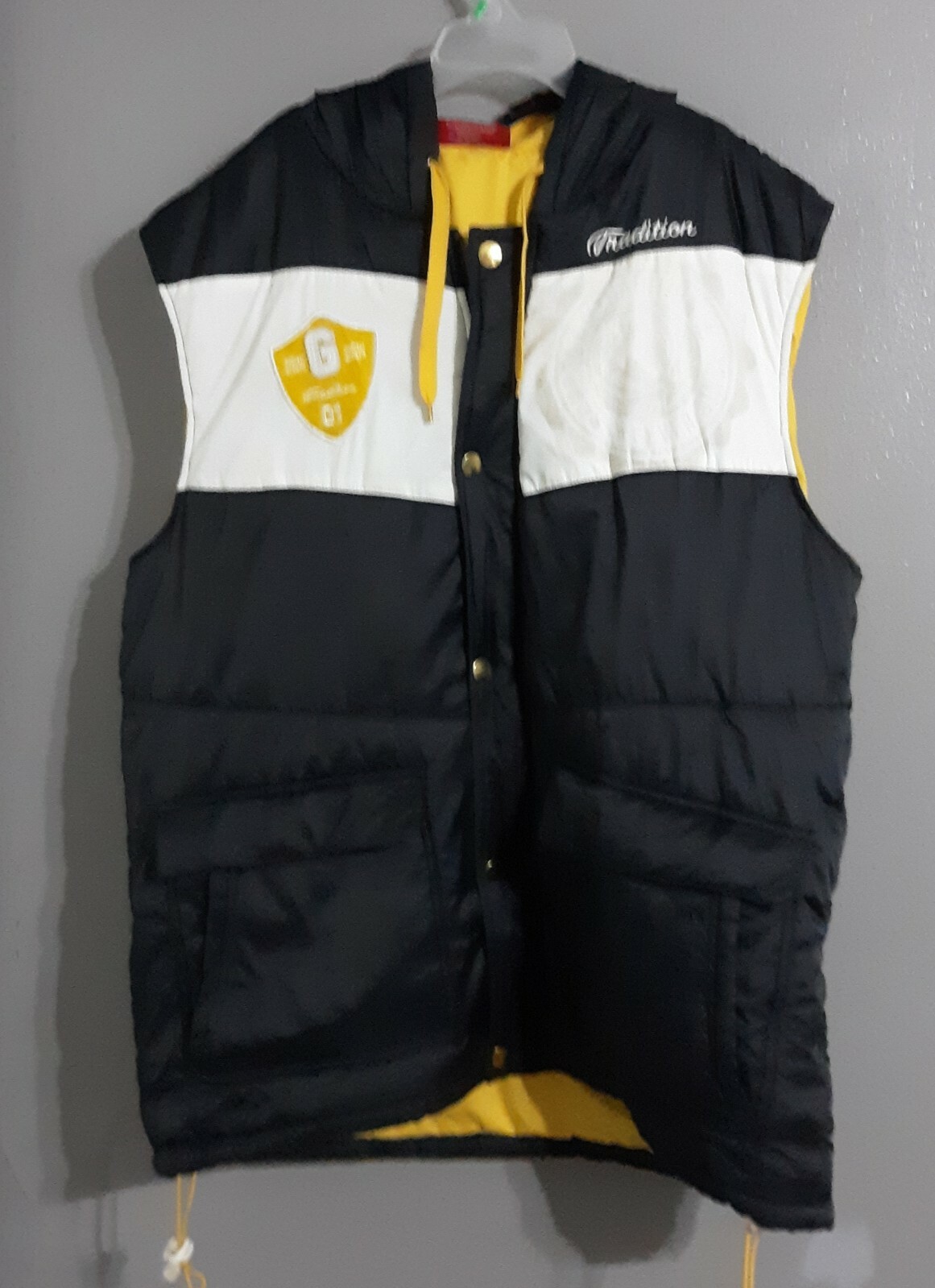 SLEEVELESS WINTER JACKET.SIZE 