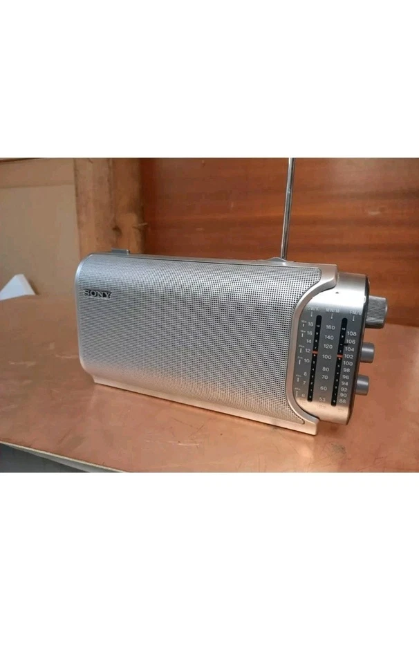 Sony ICF 704S 3 Band Radio Hifi-Rarität Klassiker