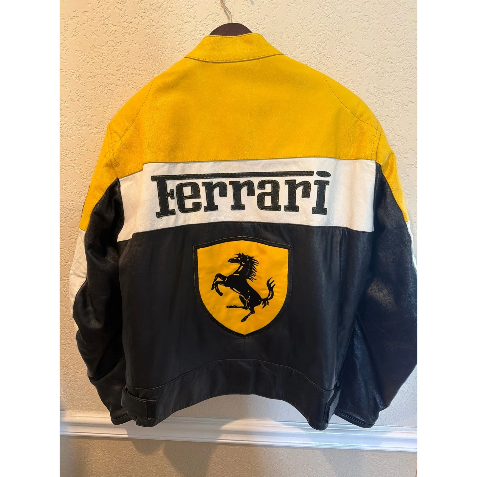 ⭐️ Men’s Ferrari Genuine Leather Jacket Size Medium Racing Luxury Moto Formula1 - product detail image 4