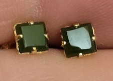 Beautiful 14k Solid Yellow Gold W/Square Cut Jade Stud Earrings  0.7 Grams 