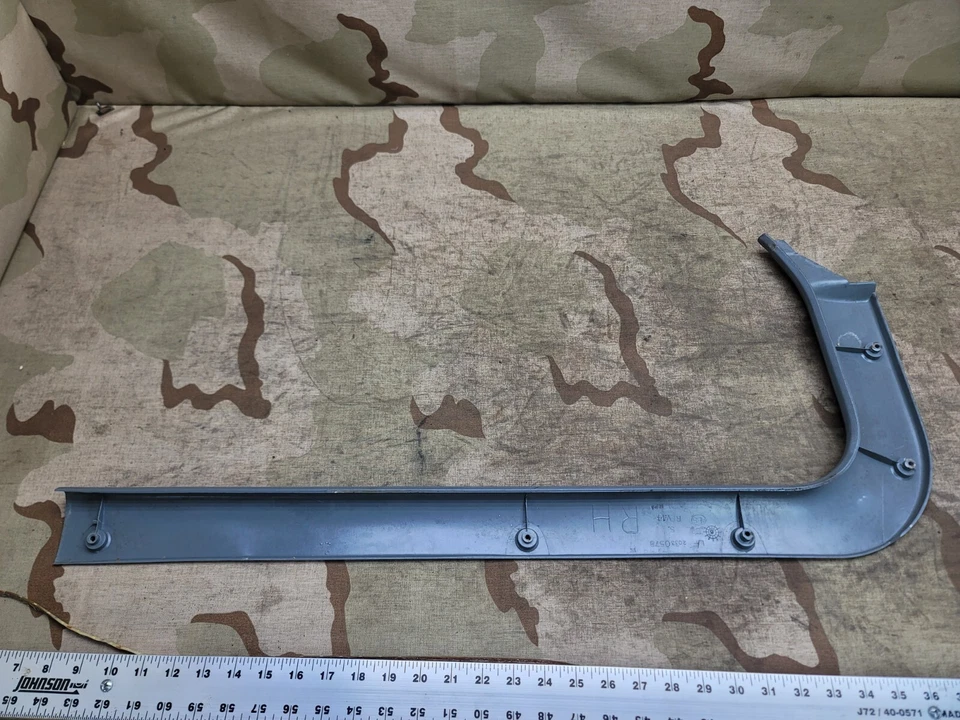 Pontiac Fiero 1985-1988 panel de moldura de puerta inferior OEM forma L lado derecho derecho del conductor Foto 3 de 4