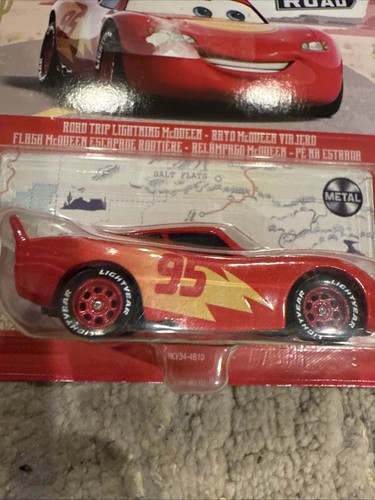 Disney Pixar Cars ROAD TRIP LIGHTNING MCQUEEN On the Road Metal Diecast 1:55 - Picture 3 of 8