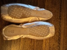 Capezio Pointe Shoes 9.5 W