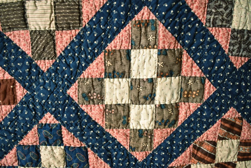 ELEGANT Vintage 1880's 25-Patch Checkerboard Antique Quilt ~Nice Indigo Frame! - Image 3 of 4