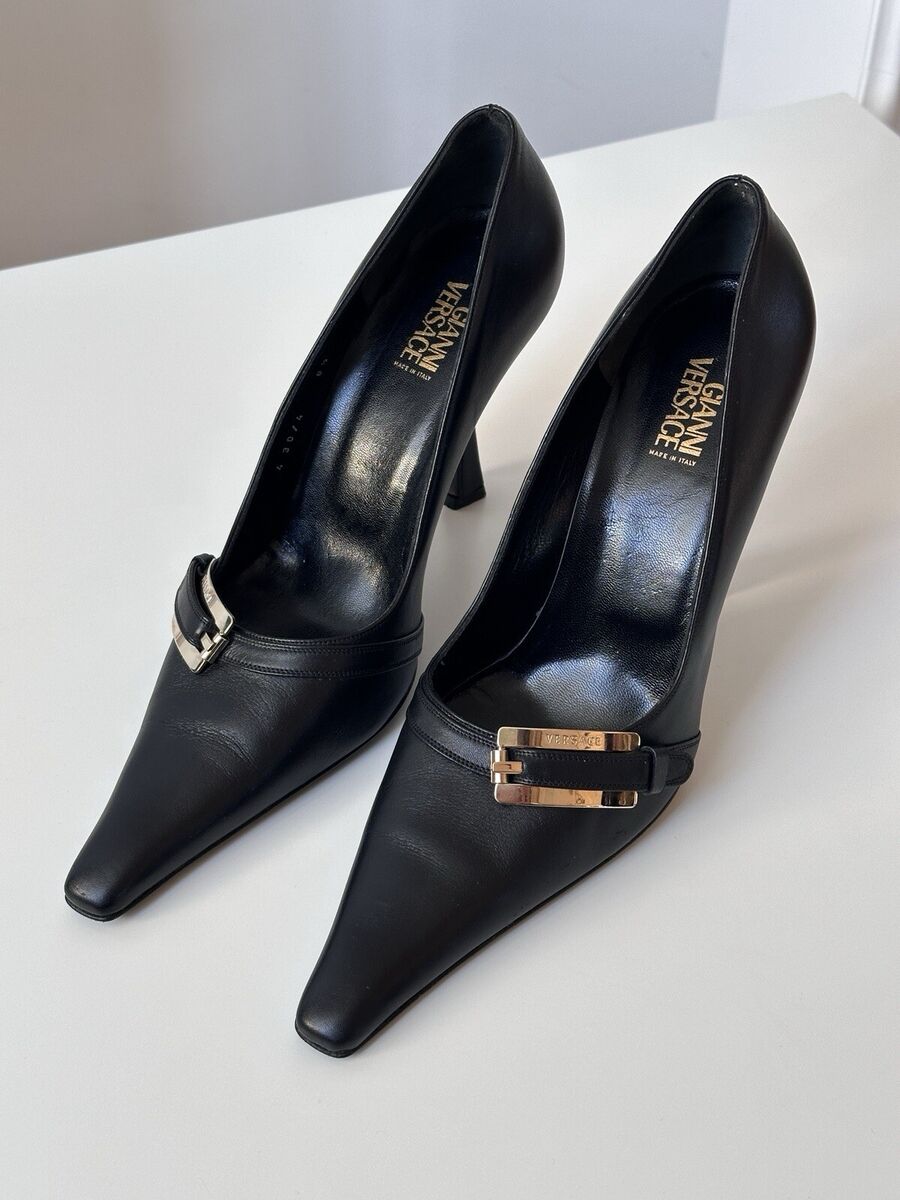 Gianni Versace Black Leather Pointed Toe Heels Size: 38,5 Gianni Versace Black Leather Pointed Toe Heels Size: 38,5