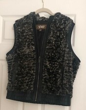 Ymi Full Zip Up Black & White Hooded Vest Fully Lined Faux Fur & Faux Leather