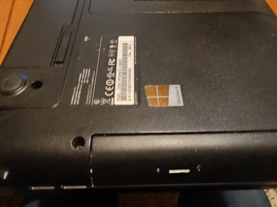 PORTATIL SAMNSUNG np300e5c-s08es PARA PIEZAS O REPARAR - Immagine 2 di 4