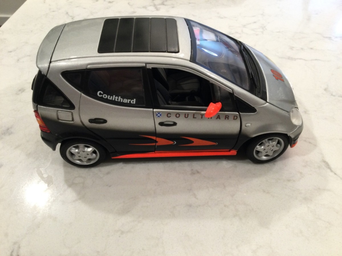 Kit de Montar Carro Mercedes Benz EQS 2022 1:27 Maisto