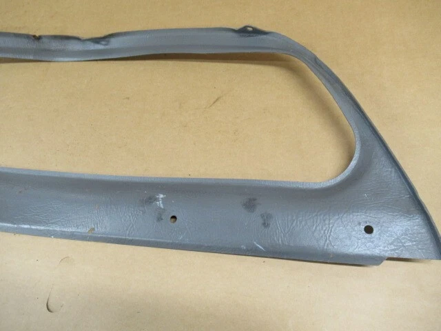 Pantalla trasera interior Ford Sierra P100 embellecedor/redondo, en gris. Foto 3 de 4