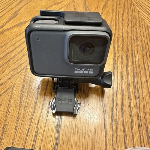 GoPro Hero 7 Silver Action Camera Waterproof with Accessories and 128GB Card - Picture 11 of 13
