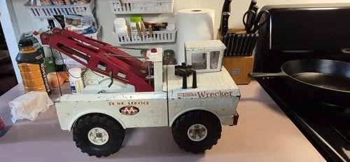 Tonka Mighty Tonka Wrecker Pressed Steel Tow Truck White Red Black