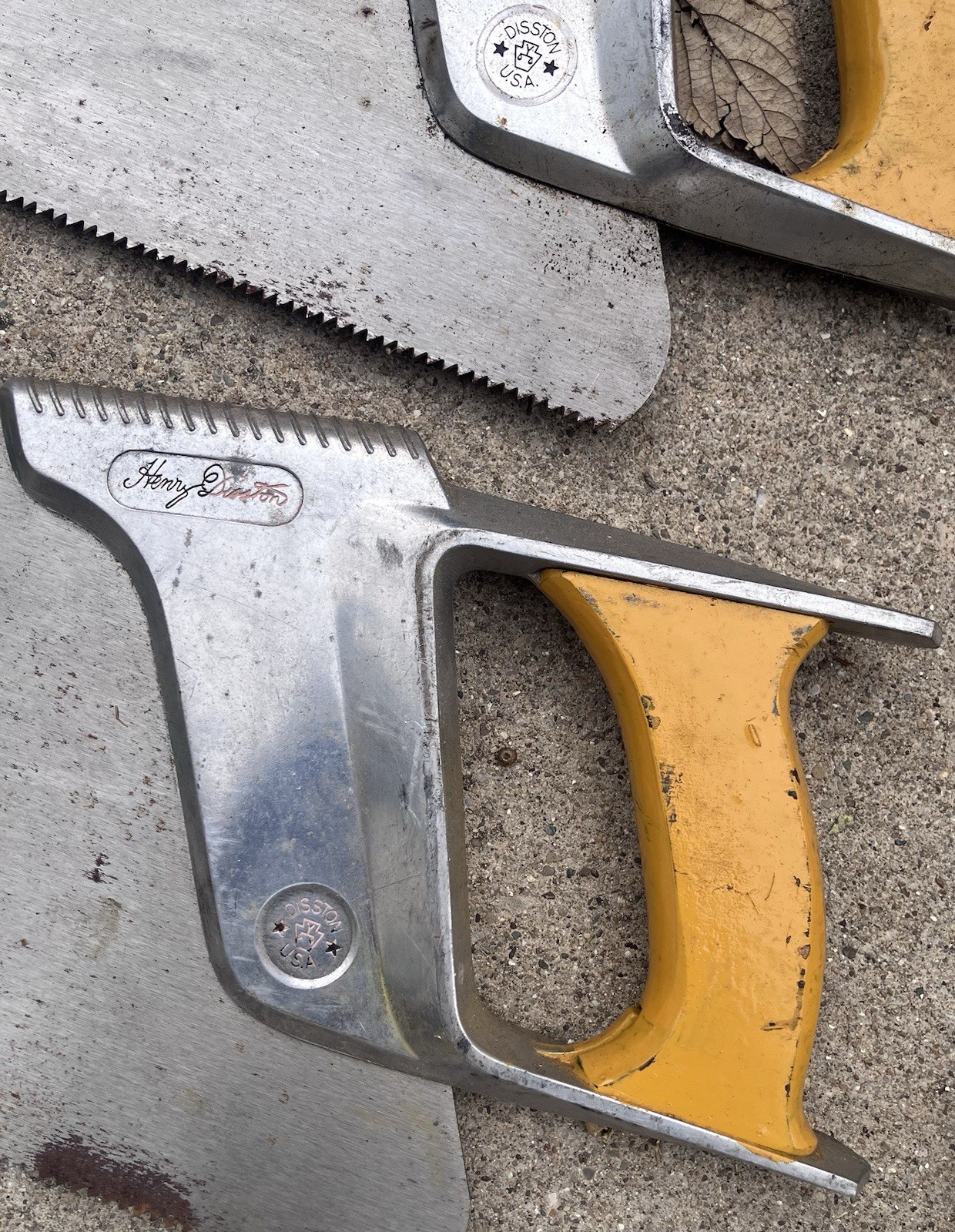 Vintage Lot Of 11 Disston Hand Saws, 3 Misc Saws & Vintage Hip Roof Toolbox
