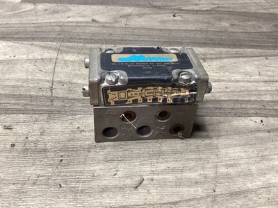 MILLER FLUID POWER NO 504 AIR VALVE #103N155