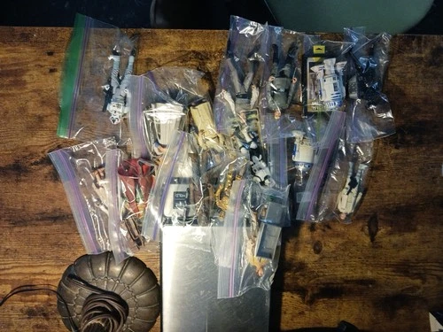 Lot Of 15 VINTAGE Star Wars Figures.  90s.  With Accessories.  Leila