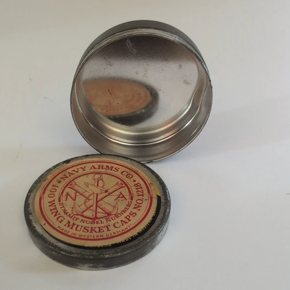 Gorras de mosquete de colección azul marino con brazos Foto 2 de 2