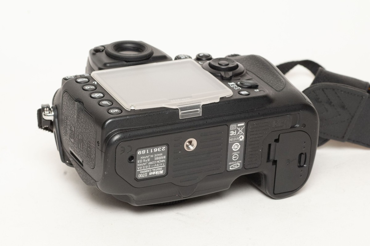 Nikon　D700 Amazon.com : Nikon D700 12.1MP FX-Format CMOS Digital SLR Camera