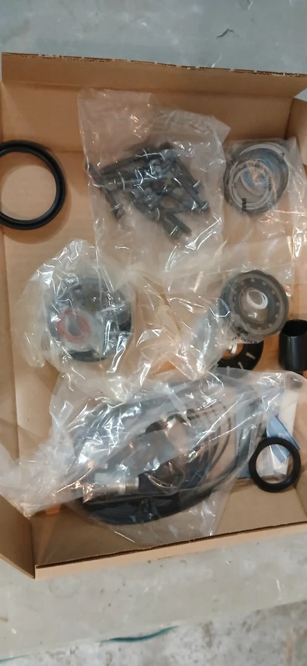 BL3Z-7153-B FORD OEM TRANSMISSION SEAL KIT - Image 4 of 4