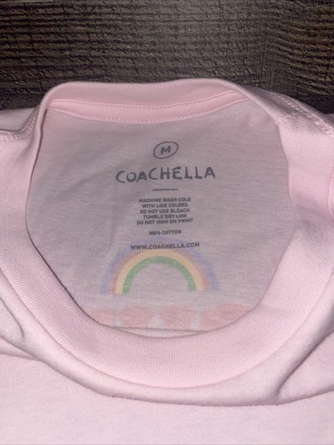 T-shirt ufficiale 2022 COACHELLA Sunshine LINEUP rosa M - Foto 5 di 11