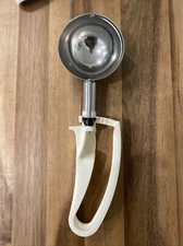 Vollrath 47392 Disher - Squeeze, Size 10, 3.2 oz. Capacity, S.S. Ivory Scoop EUC