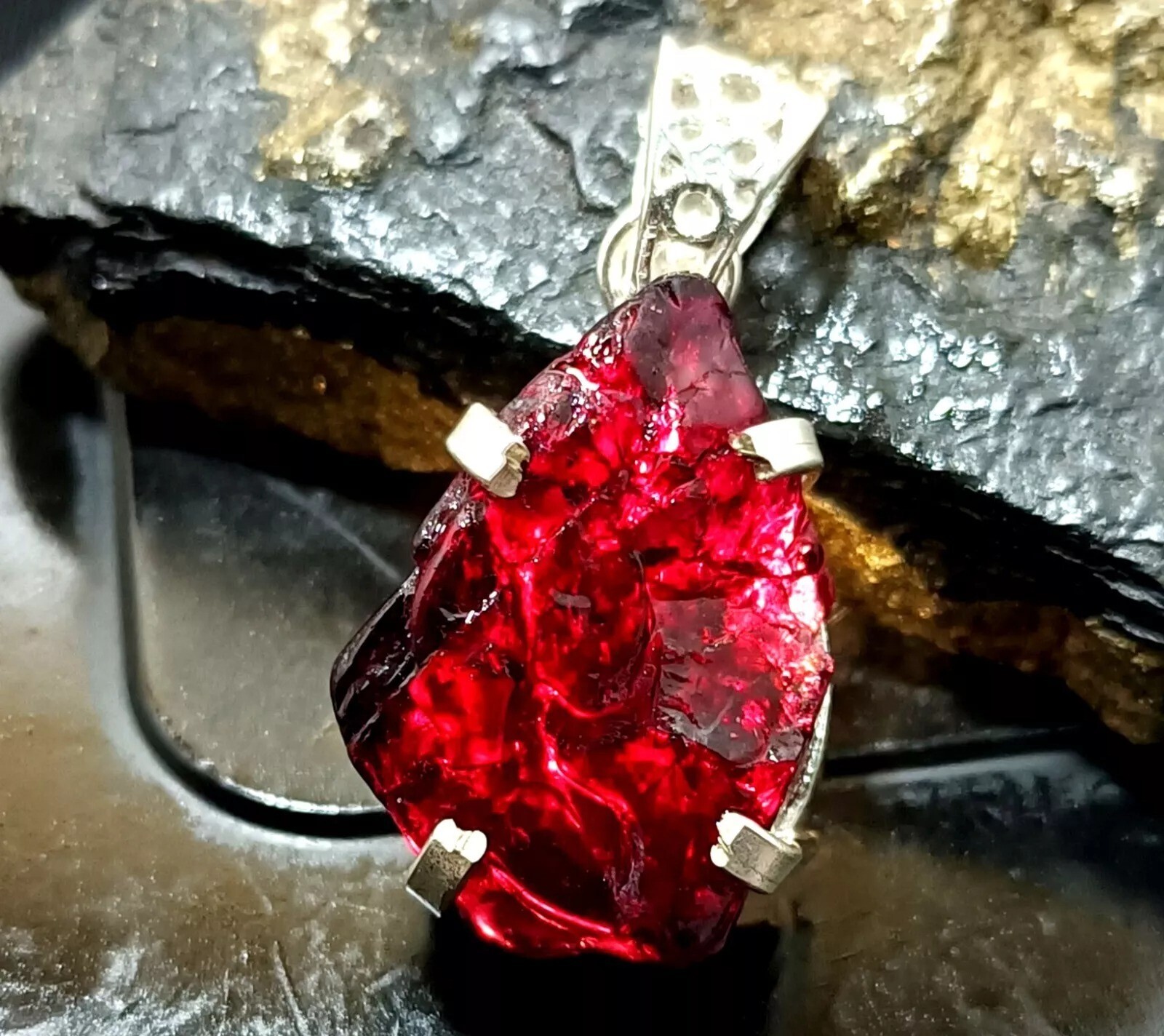 92.75 Ct Certified Natural Painite Gemstone in 925 Silver Pendant