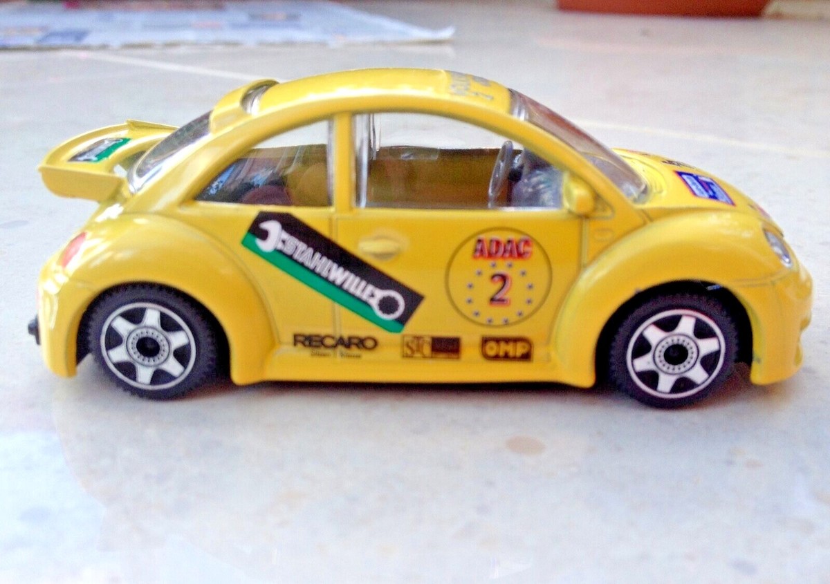 Bburago Volkswagen New Beetle Cup 1:18 - Modellauto Gold