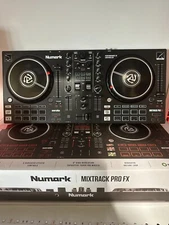 Numark Mixtrack Pro FX 2-deck DJ Contrôleur avec effets Paddles