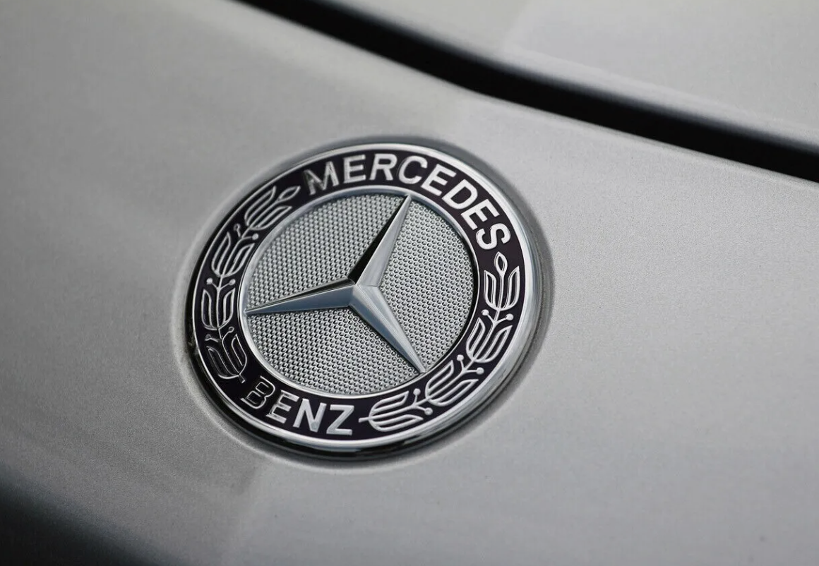 Mercedes-Benz A0008171701 Emblem for Bonnet - Black for sale 