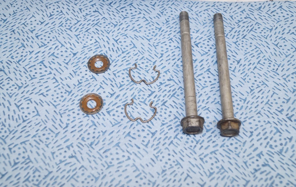 1997 Chevrolet Suburban K1500 GMC 5.7L OIL FILTER ADAPTER 12553036 W/Bolts OEM Foto 2 de 4