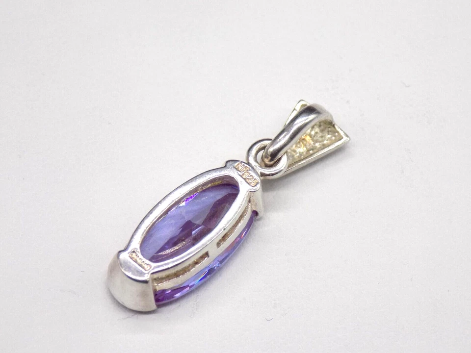 Colgante vintage de plata de ley 925 circonita cúbica púrpura piedra facetada brillante firmado NF Foto 4 de 4