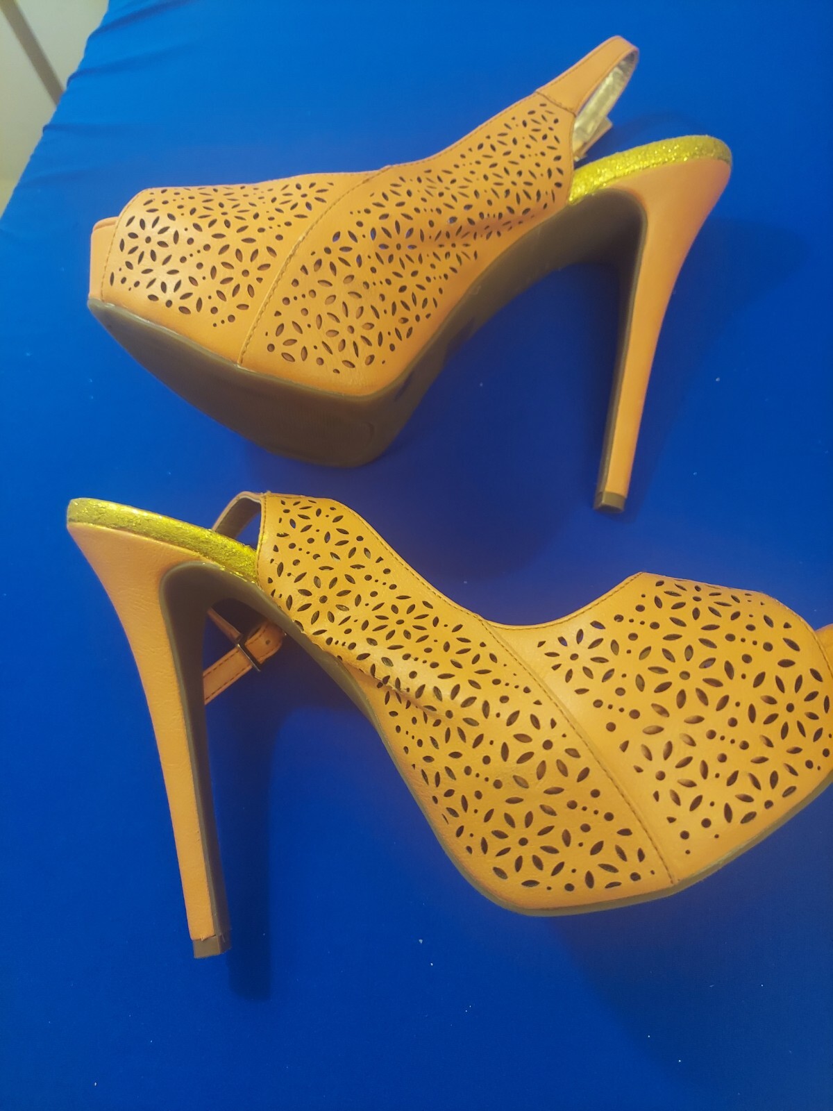 BCBGeneration Peach Leather Slingback Platform Pu… - image 1