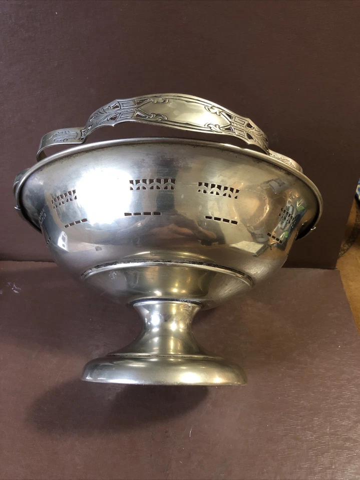 Stunning Vintage Empire Art Silver Nickel Silver Reticulated Fruit Basket - Image 2 of 4