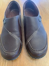 Women's Clarks Shoes Size 8 Brown Leather Loafer