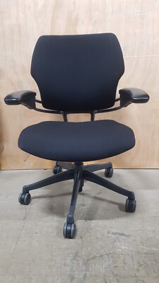 NEU SCHWARZ STOFF & GASFEDER Humanscale Freedom Arbeitsstuhl verstellbarer Arm Büro
