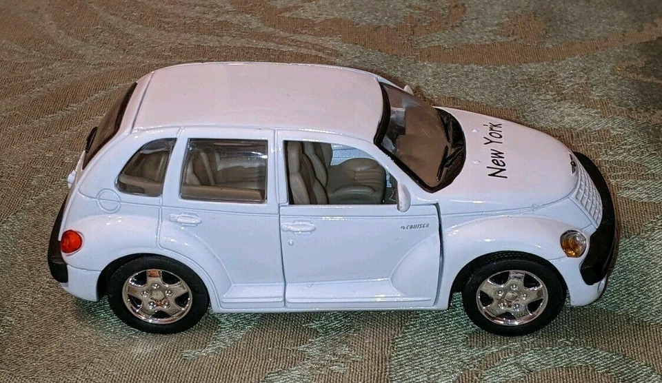 Chrysler PT Cruiser SAICO #5019 2001 mientras escala 1/34 edición Nueva York RARO DIFÍCIL DE ENCONTRAR Foto 2 de 4