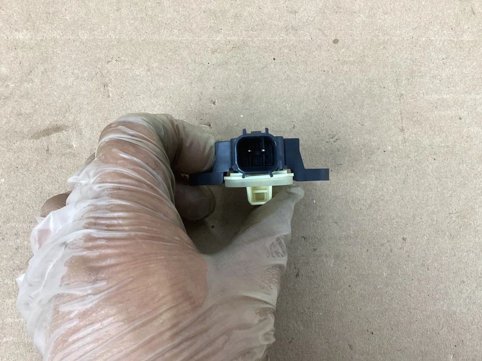 Sensor de porta dianteira esquerda Ford Focus 2012 - 2018 CM5T-14C676-AA FABRICANTE DE EQUIPAMENTO ORIGINAL - Imagem 2 de 4