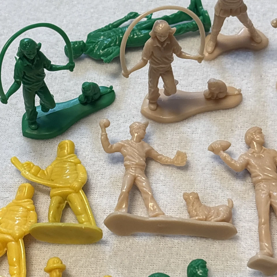 Tim Mee Plastic Suburban Family People Figure Mom Dad Boy Girl Playing Firemen - Image 3 of 4