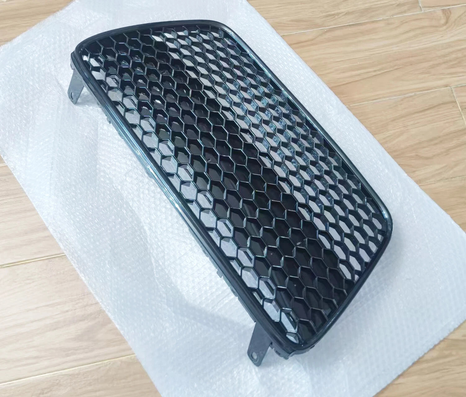Audi R8 2007-2013 Front Upper Bumper grille Black