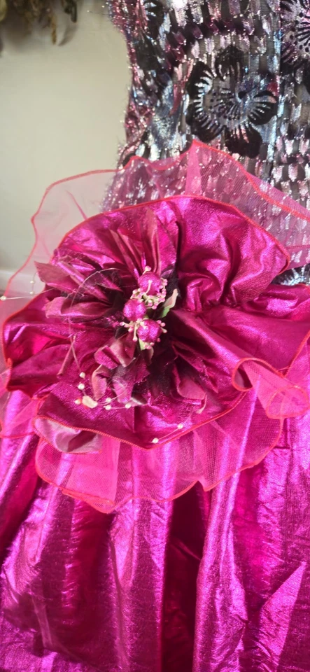 Vintage 1980s Custom Made Desined Barbie Prom Dress Eyelash Lame And Pink Skirt - Image 4 of 4