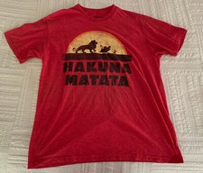 THE LION KING HAKUNA MATATA L DISNEY SHIRT ANIMAL KINGDOM SIMBA TIMON PUMBAA