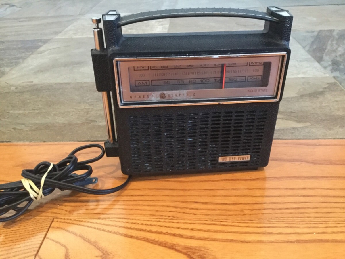 Vintage GE General Electric GE 7–2810E Solid State AM/FM
