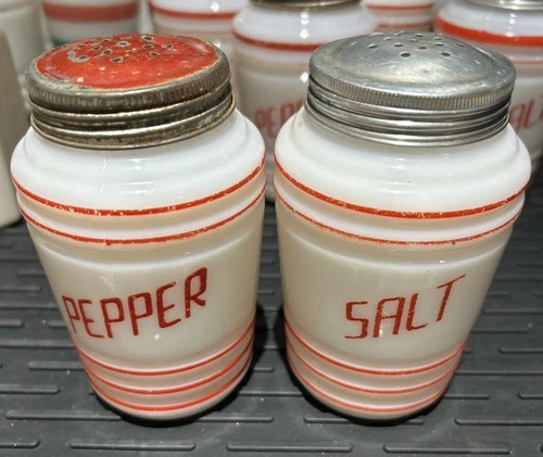 Vintage Hazel Atlas Milk Glass Beehive Stove Range Salt And Pepper Shakers Red