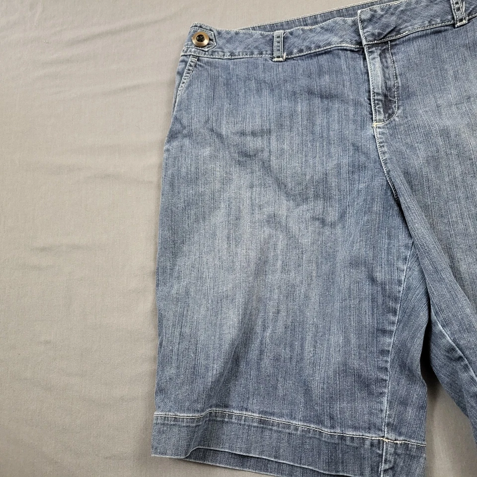 Pantalones Cortos Merona Para Mujer Plus 20W Tiro Alto Bermudas 10.5" Entrepierna Denim Azul Foto 2 de 4