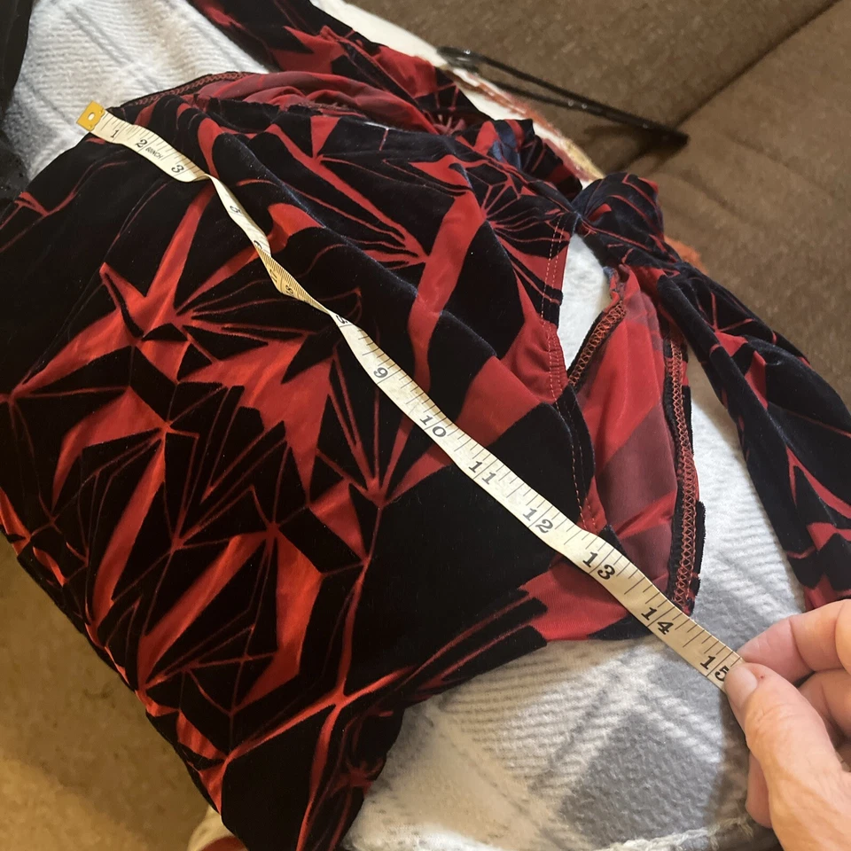 Sexy Vestido LIP SERVICE Gótico Renacimiento Rojo y Negro Slinky Fuera del Hombro XS Foto 2 de 4