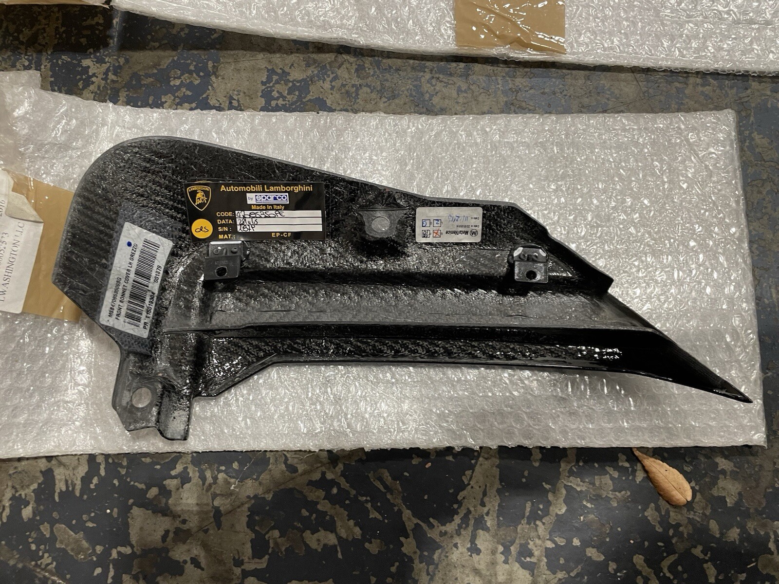 NEW LAMBORGHINI AVENTADOR CARBON FIBER HOOD EYELID SET OEM 470853510E 470853509E