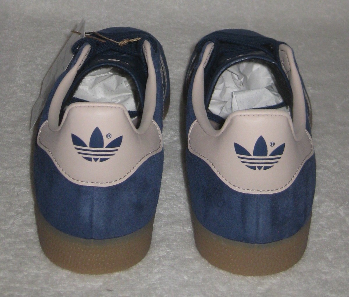 New Adidas Gazelle Men’s Size 11 Blue and Tan Sneakers 
IG6201 •••• New In Box•• IG6201 adidas Originals Gazelle Night Indigo Wonder Taupe  main image 3