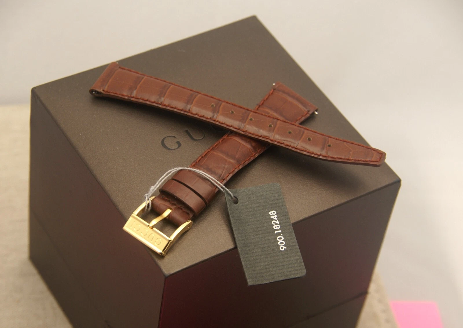 Bracelet cuir véritable neuf Gucci 18 mm marron foncé grain croco   Taille Reg   18,102