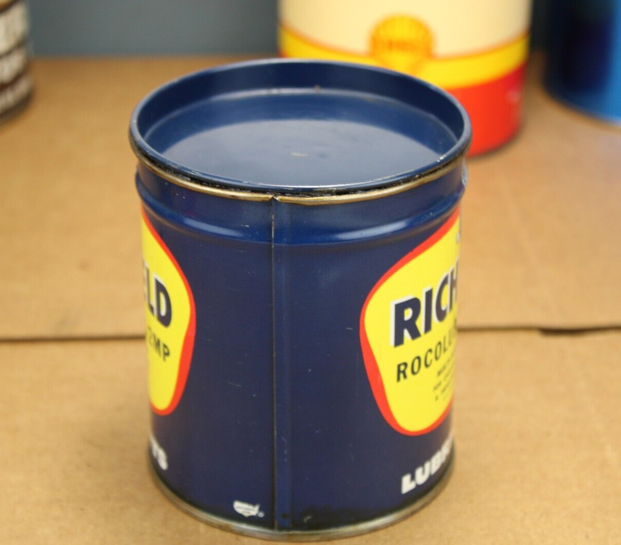 FULL NEAR MINT * 1940s era RICHFIELD ROCOLUBE 1 LB. GREASE Old Tin Oil